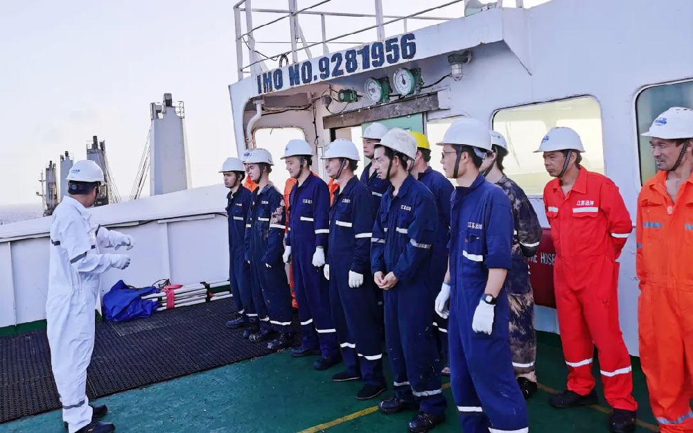 主題教育在船舶一線走深走實——“江遠南京”輪高效完成備艙任務