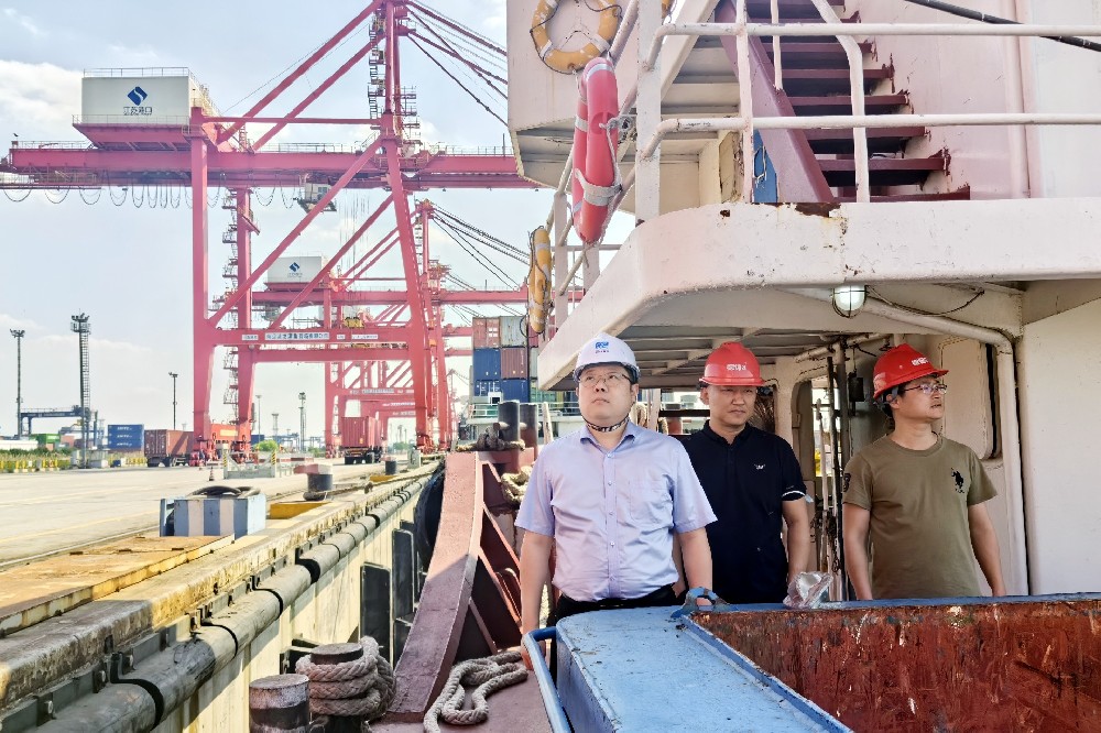 安全生產(chǎn)月 | 江蘇遠洋所屬新世紀(jì)公司開展船舶夏季安全生產(chǎn)檢查