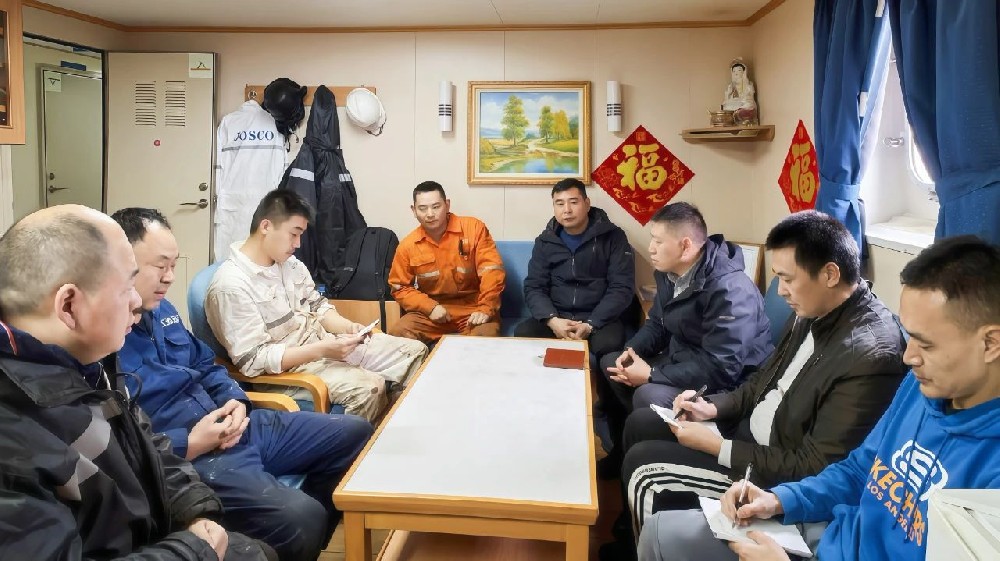 共筑安全防線，傳遞新春溫暖—— 江蘇遠(yuǎn)洋所屬散貨公司對“江遠(yuǎn)永州”輪開展安全檢查與春節(jié)慰問活動