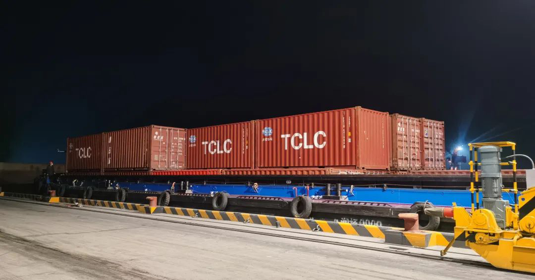 強國復興有我，扛起國企擔當 | 港口功能延伸至內(nèi)陸碼頭 港航協(xié)同打造全程物流 江蘇遠洋一批“陸改水”大宗物資運出