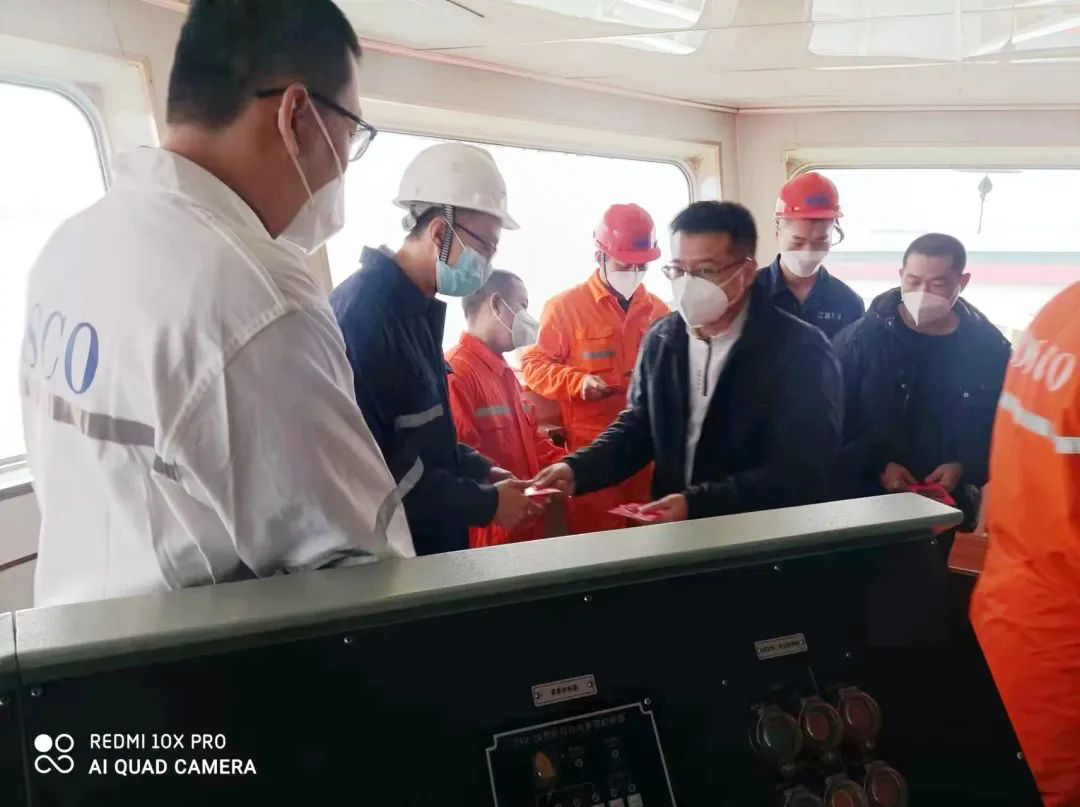 江蘇遠(yuǎn)洋通海航運(yùn)開(kāi)展春節(jié)安全檢查并慰問(wèn)船員