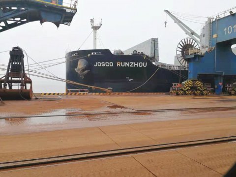 公司領(lǐng)導上潤州輪檢查工作并慰問船員