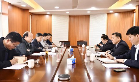 江蘇省綜合交通運(yùn)輸學(xué)會(huì)（協(xié)會(huì)）副理事長(zhǎng)、港航分會(huì)會(huì)長(zhǎng)王昌保一行蒞臨江蘇遠(yuǎn)洋調(diào)研航運(yùn)專業(yè)委員會(huì)工作