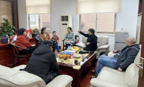 江蘇遠(yuǎn)洋船員、家屬齊聚服務(wù)站——其樂融融話新年，心里牽掛“敬業(yè)的你”