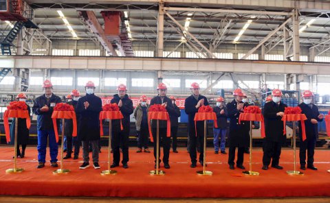 全省首艘！江蘇遠(yuǎn)洋120標(biāo)箱內(nèi)河純電池集裝箱船開建